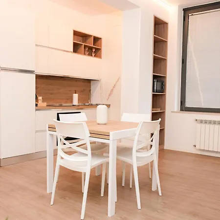 Διαμέρισμα Luxury Mecenate 1 *