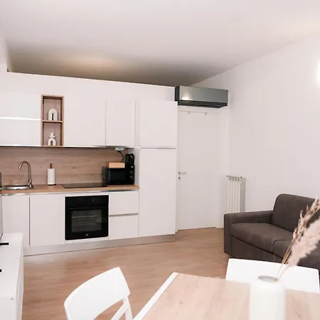 Luxury Mecenate 1 Apartment *